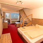 Berghoteltirol ホテル ユングホルツ